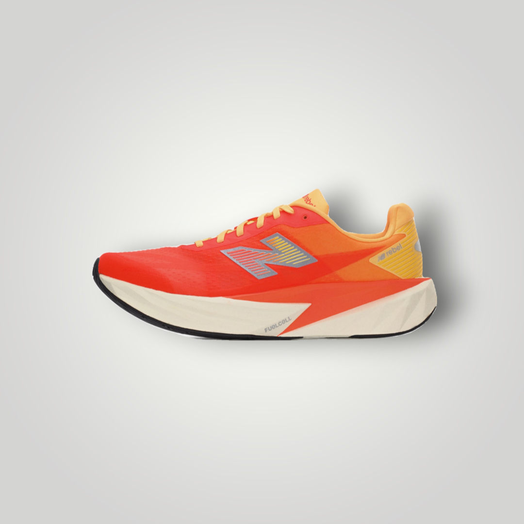 NDO Clothing New Balance FuelCell Rebel v5 Laufschuh in Tangerine Heat mit atmungsaktivem Mesh und FuelCell-Dämpfung