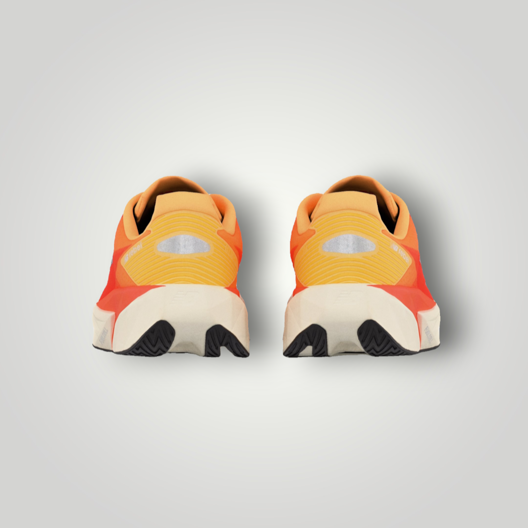 NDO Clothing New Balance FuelCell Rebel v5 Laufschuh in Tangerine Heat mit atmungsaktivem Mesh und FuelCell Dämpfung