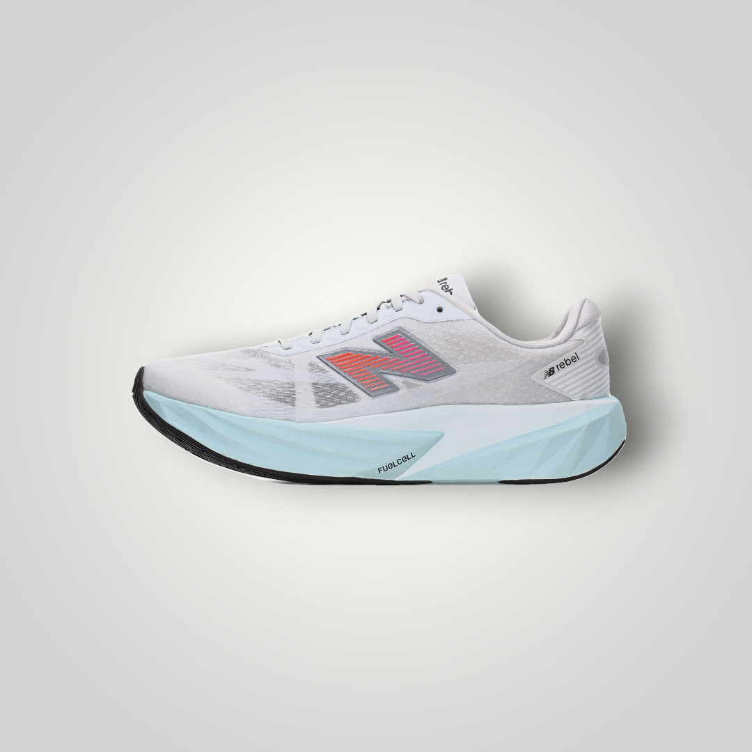 NDO Clothing New Balance FuelCell Rebel v5 Laufschuh in Weiß mit atmungsaktivem Mesh-Obermaterial und FuelCell-Dämpfung