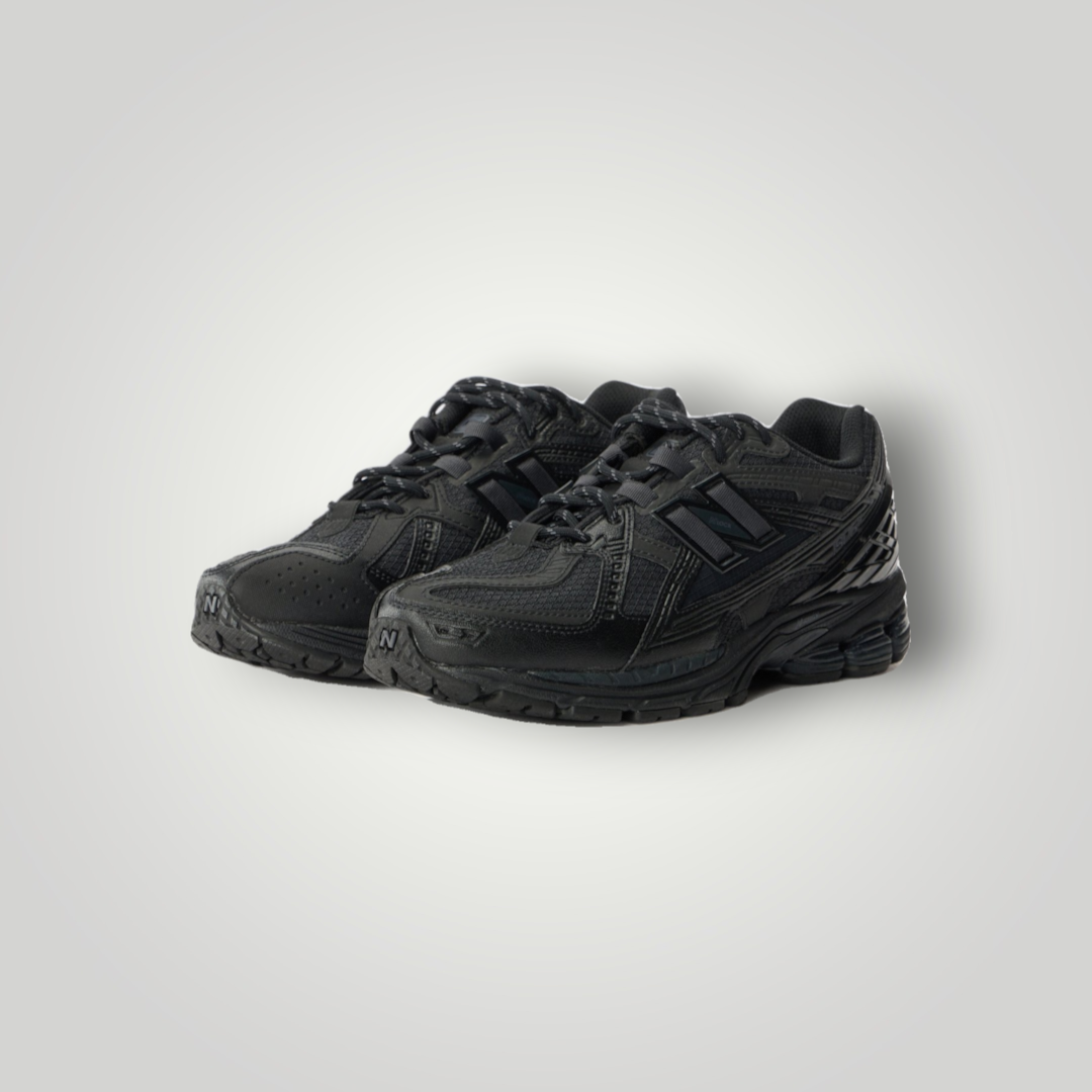 NDO Clothing New Balance M1906 Unisex Sneaker in Schwarz aus Mesh und Kunstleder mit Schnürung