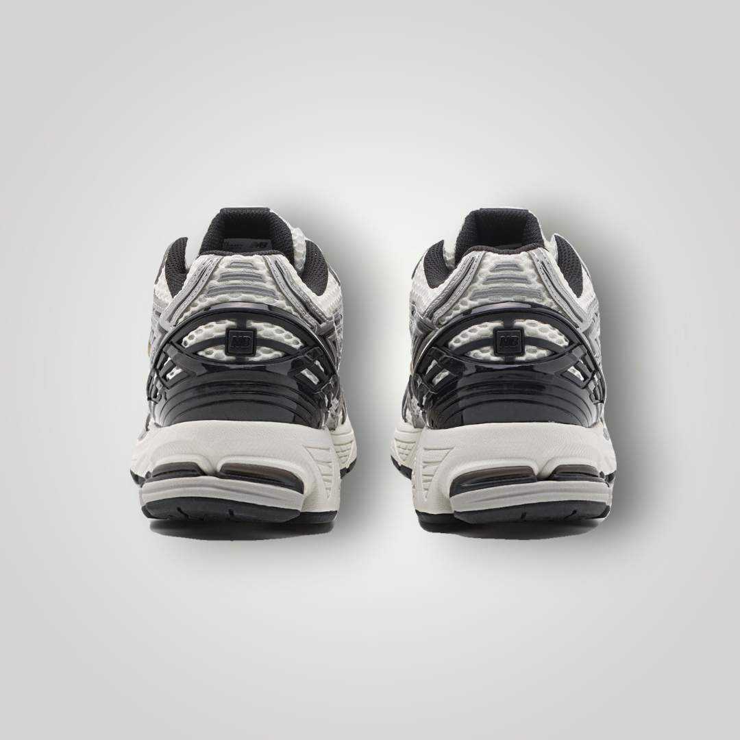 NDO Clothing New Balance M1906 Unisex Sneaker in Grau mit Mesh-Obermaterial und robuster Profilsohle, Rückansicht