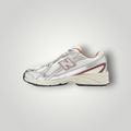 NDO Clothing New Balance U740 Sneaker in Angora und Zimt mit Mesh-Obermaterial und silbernen Akzenten