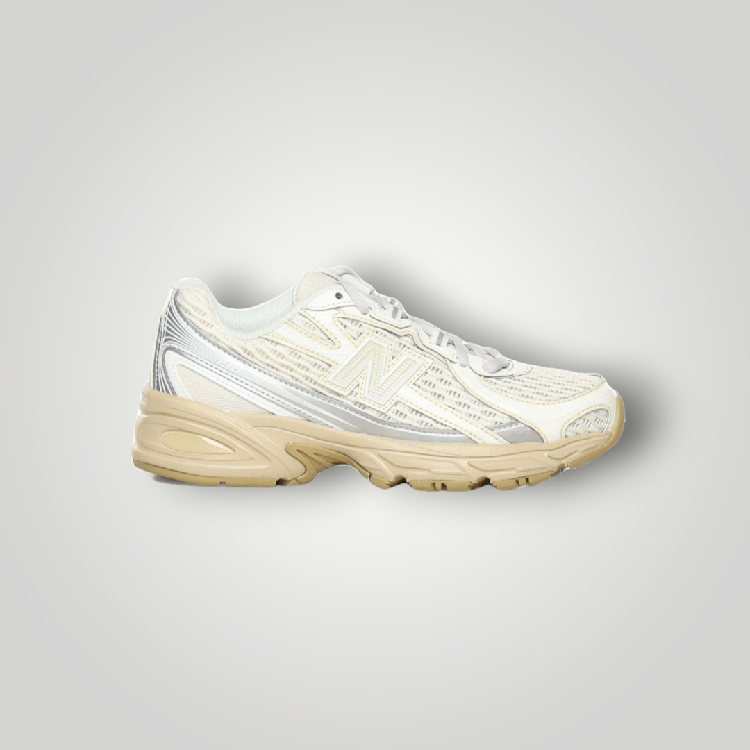 NDO Clothing New Balance Sneaker in Beige aus Mesh und Textil mit flacher Sohle und Schnürung in Seitenansicht