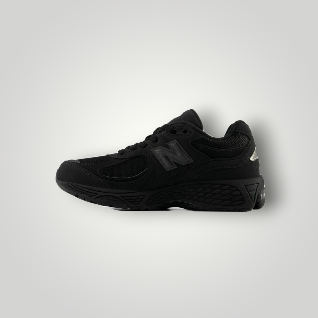 NDO Clothing New Balance 2002 Sneaker in Schwarz aus Leder und Mesh mit Schnürung und flacher Sohle