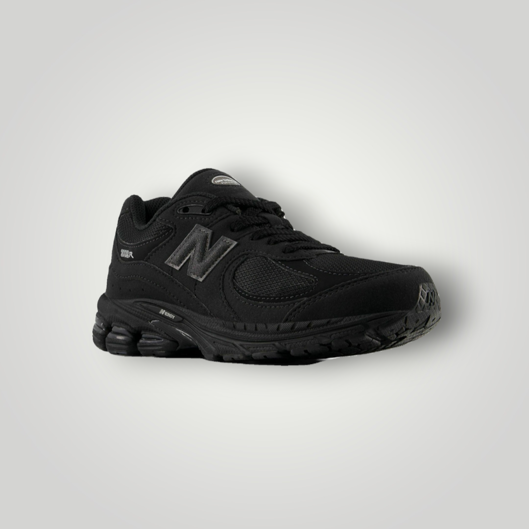 NDO Clothing New Balance 2002 Sneaker in Schwarz aus Leder und Mesh mit Schnürung und flacher Sohle