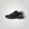 NDO Clothing New Balance Sneaker in Schwarz und Castlerock aus Leder und Textil mit Schnürung und ABZORB Sohle