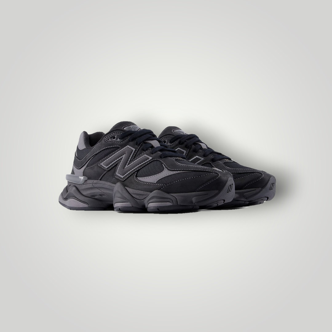 NDO Clothing New Balance Sneaker in Schwarz und Castlerock aus Leder und Textil mit Schnürung und flacher Sohle