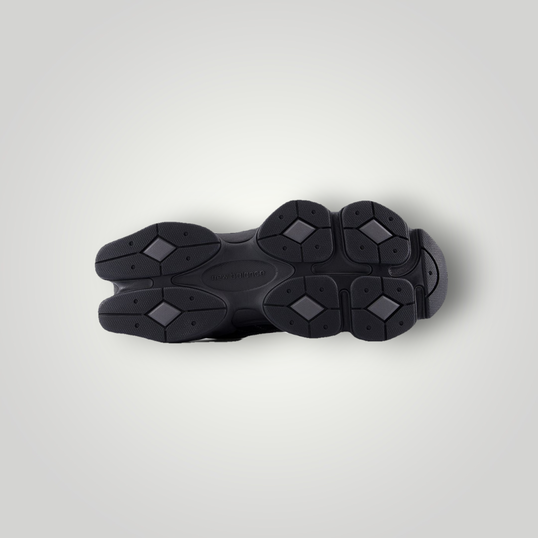 NDO Clothing New Balance Sneaker Sohle in Schwarz mit rutschfestem Profil und geprägtem Logo