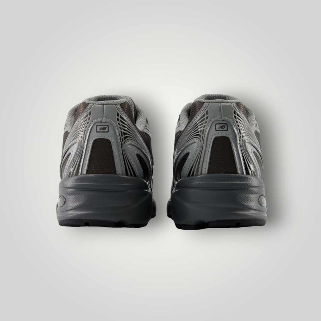 NDO Clothing New Balance Sneaker in Schwarz und Grau mit Mesh-Details, Rückansicht der flachen Sportschuhe