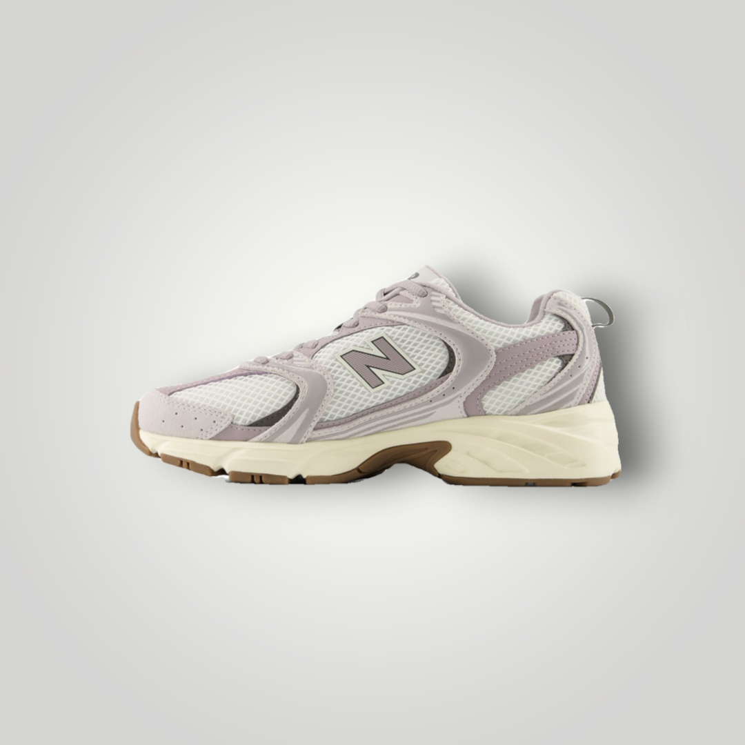 NDO Clothing New Balance U530 Sneaker in Grau und Beige aus Mesh und Lederimitat mit flacher Sohle und Schnürung