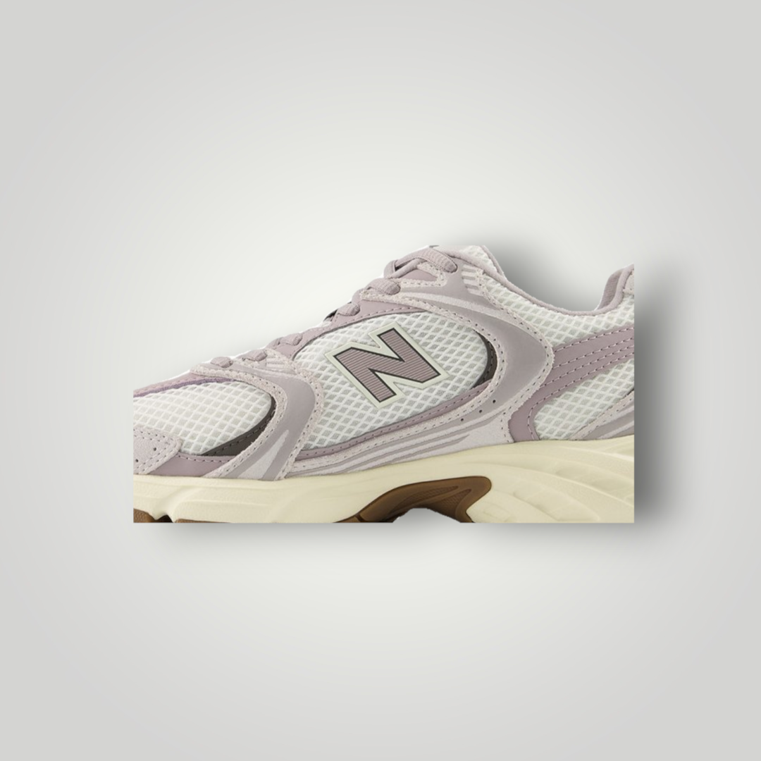 NDO Clothing New Balance U530 Sneaker in Grau und Beige aus Mesh und Lederimitat mit seitlichem N-Logo