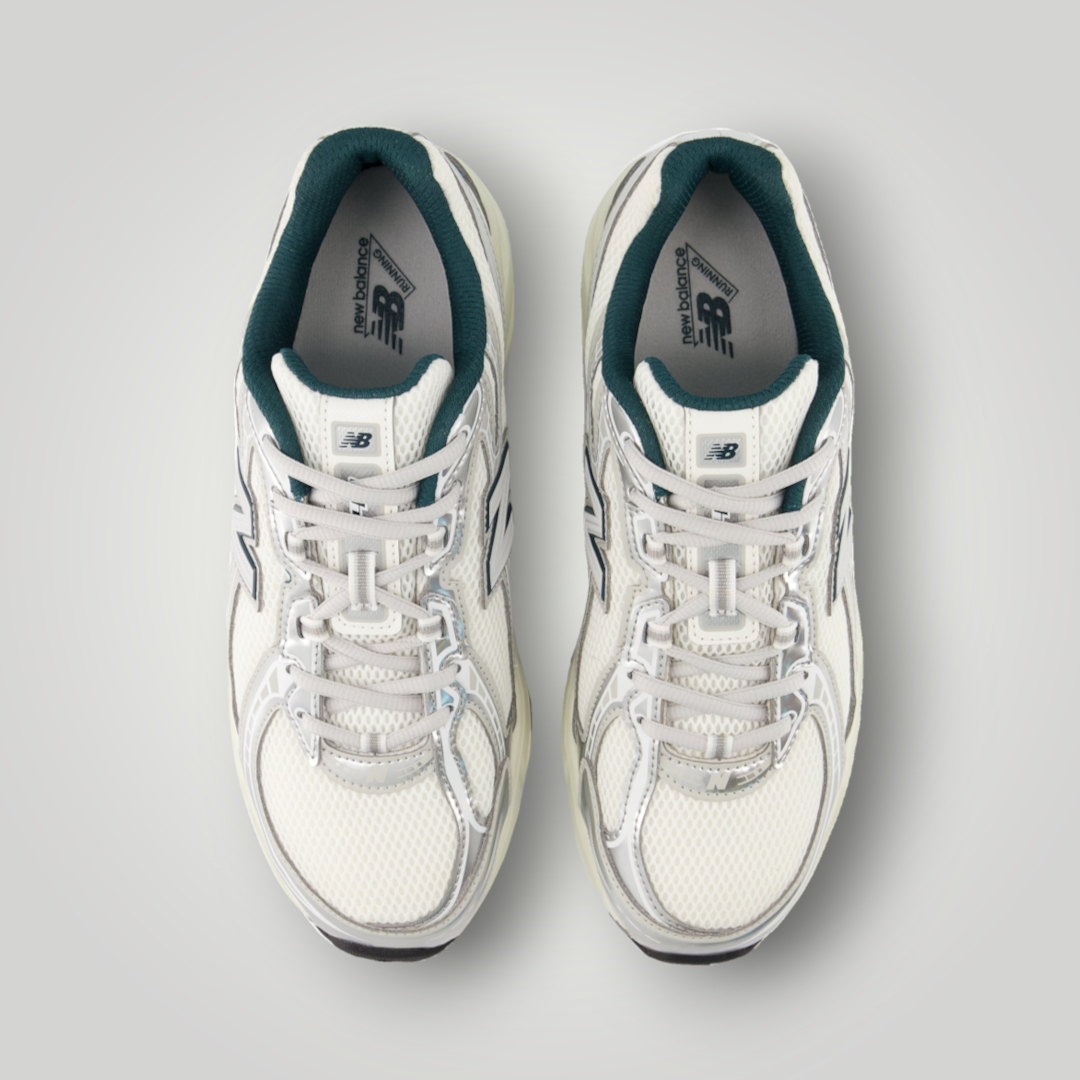 NDO Clothing New Balance Sneaker in Medusa-Grün und Angora mit Mesh-Obermaterial und Schnürung in der Draufsicht
