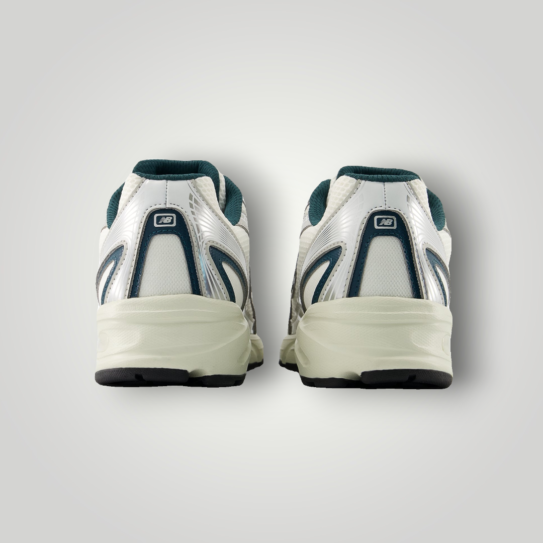 NDO Clothing New Balance Sneaker in Medusa-Grün und Angora, Rückansicht mit Mesh-Details und Schnürung
