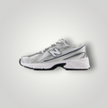 NDO Clothing New Balance 740 Unisex Sneaker in Navy und Silber mit atmungsaktivem Mesh-Obermaterial und flacher Sohle