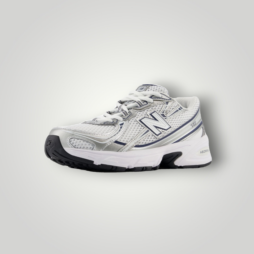 NDO Clothing New Balance 740 Unisex Sneaker in Weiß und Navy mit Mesh-Obermaterial und Schnürung