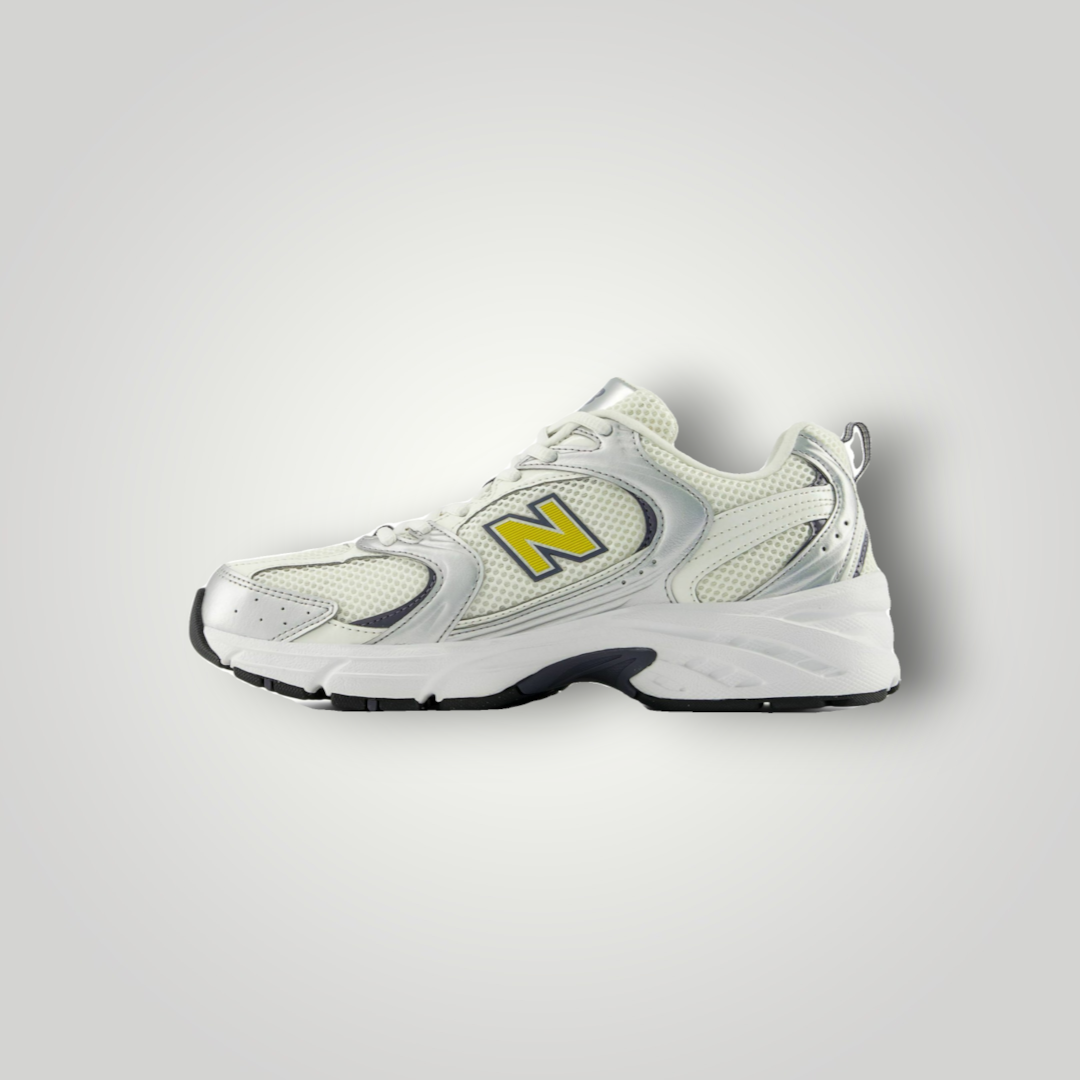 NDO Clothing New Balance U530 Sneaker in Silber-Metallic und Sea Salt mit atmungsaktivem Mesh und Schnürung