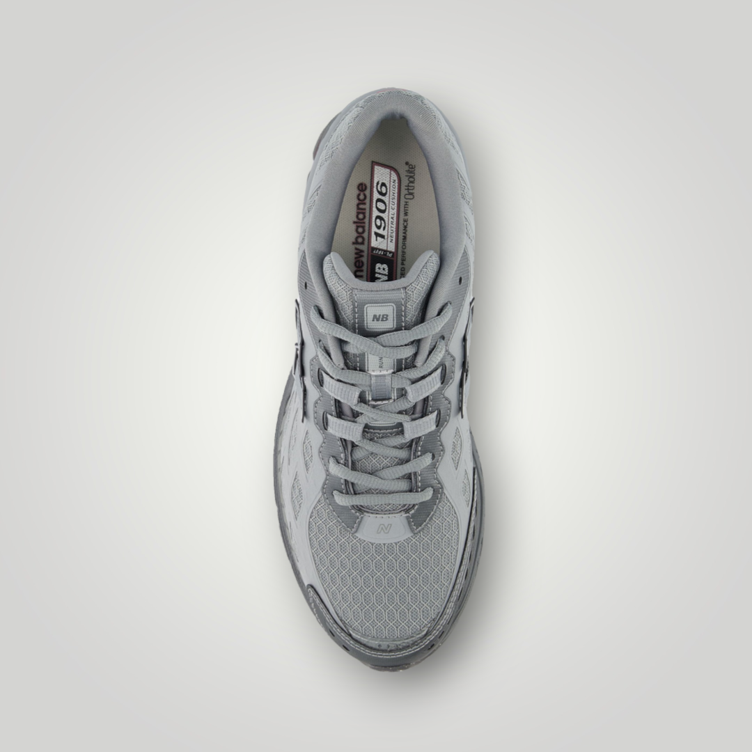 NDO Clothing New Balance Sneaker in Schiefergrau mit Textil- und Ledermix in der Draufsicht