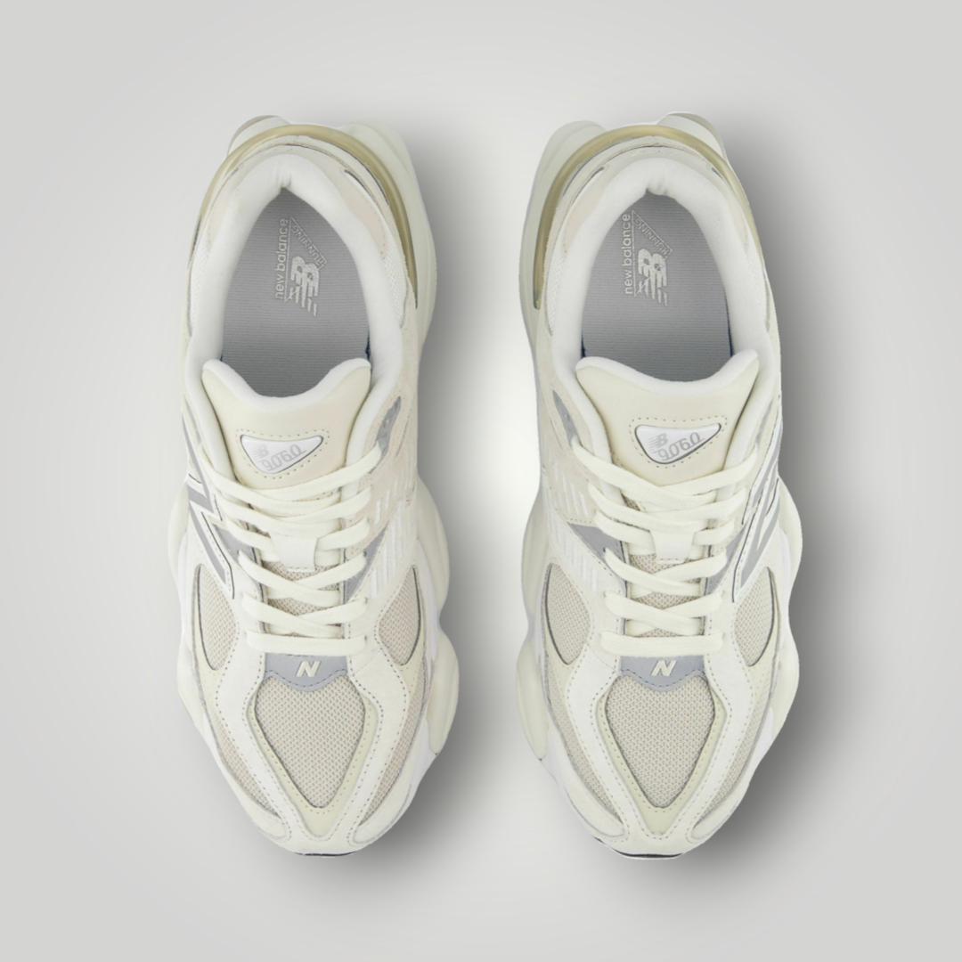 NDO Clothing New Balance U9060 Sneaker in Sea Salt mit Mesh- und Leder-Obermaterial in Draufsicht