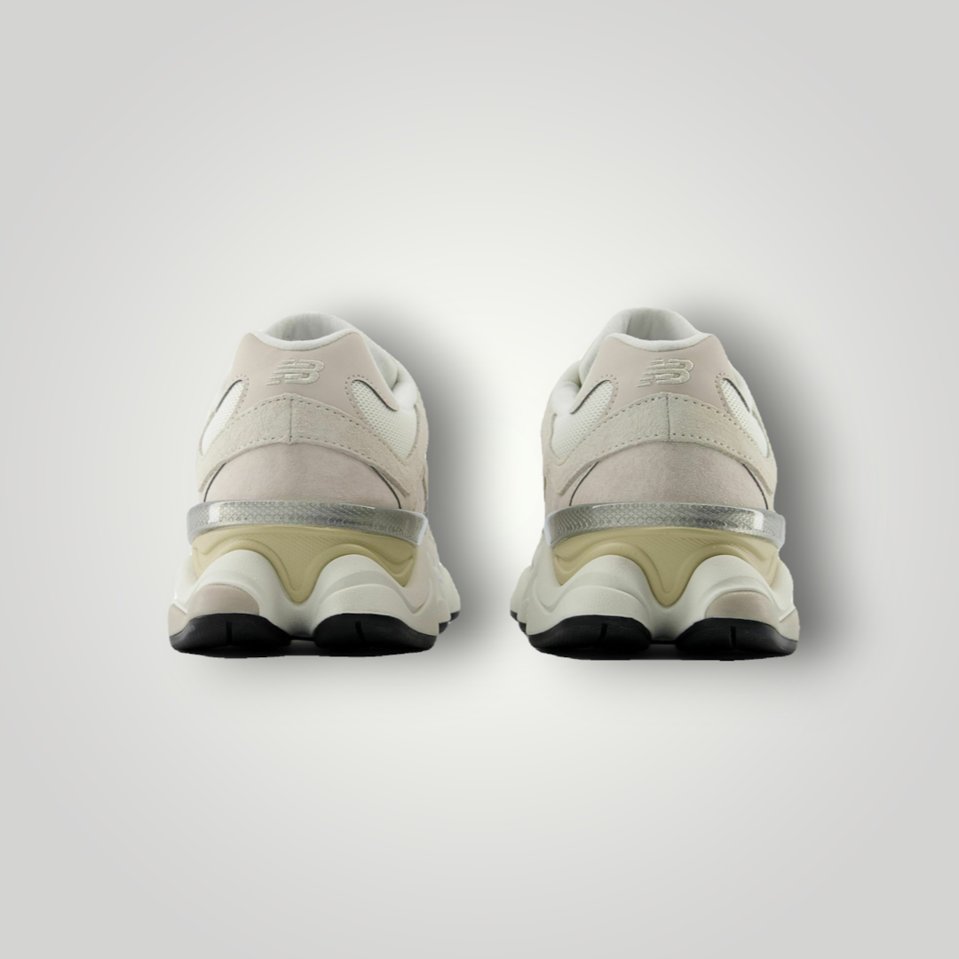 NDO Clothing New Balance U9060 Sneaker in Sea Salt von hinten mit markanter Sohle und Leder-Mesh-Mix