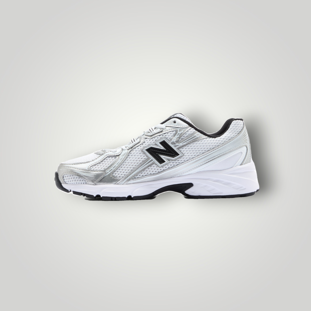 NDO Clothing New Balance U740 Unisex-Sneaker in Weiß mit Mesh-Obermaterial und silbernen Details in Seitenansicht