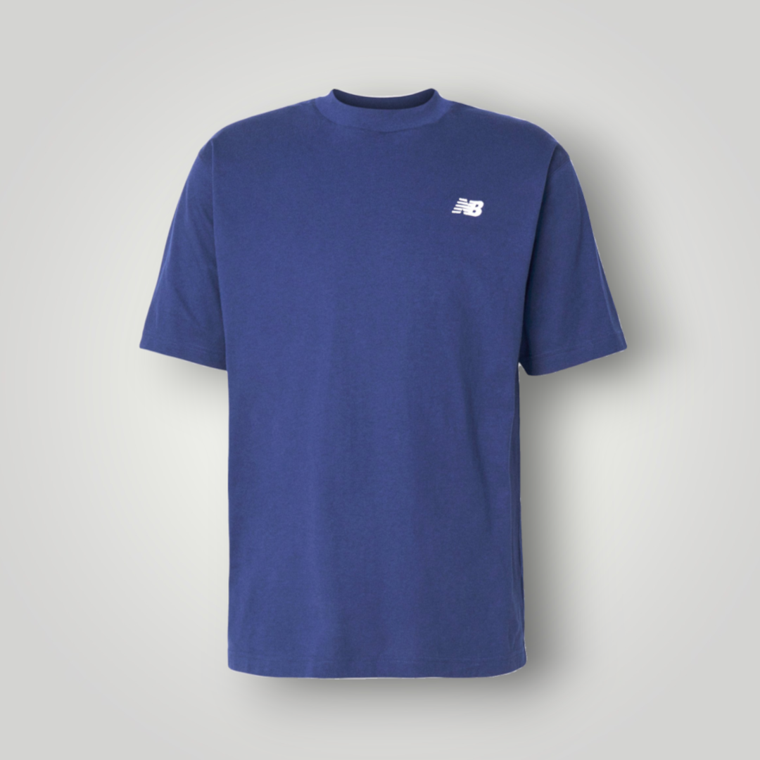 NDO Clothing New Balance T-Shirt in Marineblau aus Baumwoll-Jersey mit Rundhalsausschnitt und kleinem Logo-Stick