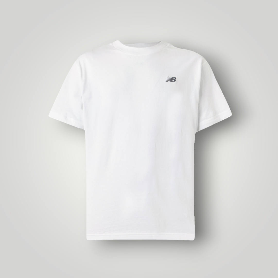 NDO Clothing New Balance Sport Essentials T-Shirt in Weiß aus Baumwoll-Jersey mit kleinem Logo auf der Brust