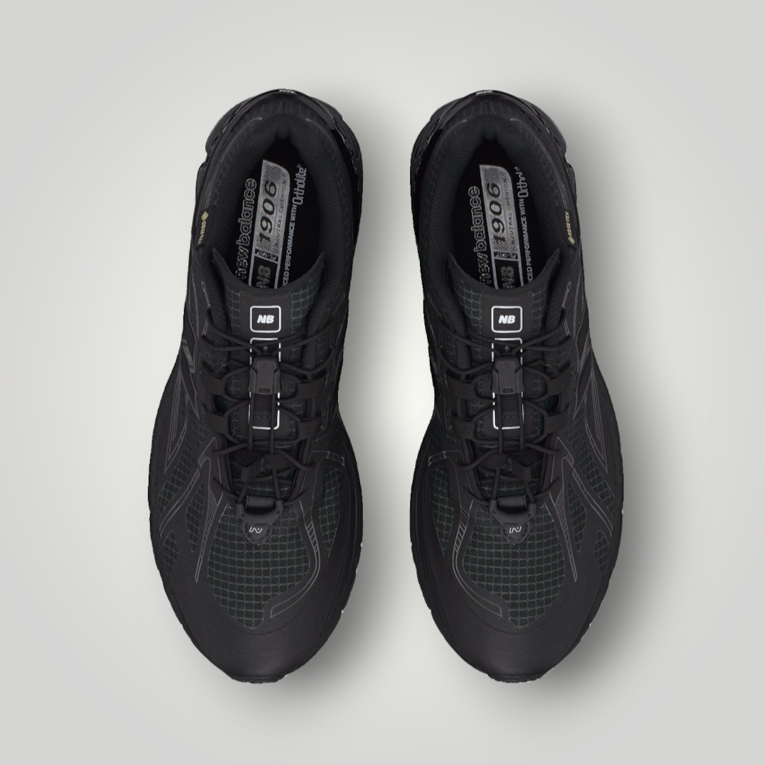 NDO Clothing New Balance U1906 Unisex-Sneaker in Schwarz mit Gore-Tex-Membran und Schnellschnürsystem in der Draufsicht.