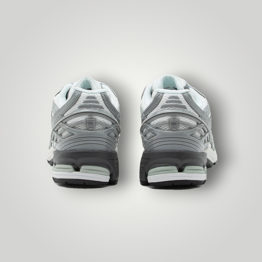 NDO Clothing New Balance U1906 Unisex-Sneaker in Grau mit Mesh-Obermaterial und robuster Gummisohle, Rückansicht.