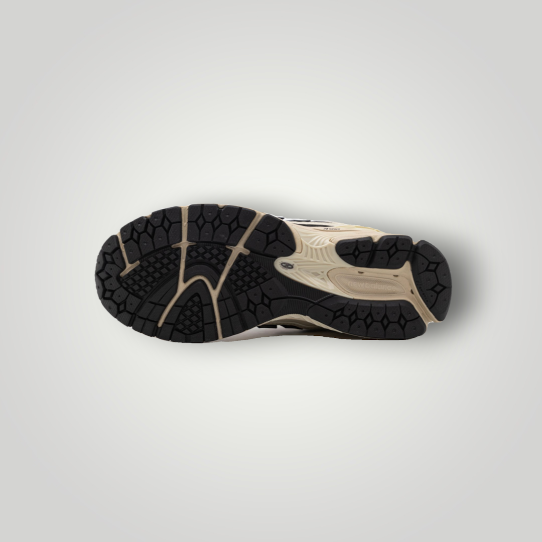 NDO Clothing New Balance U1906 Sneaker Sohle in Offwhite und Schwarz mit abriebfestem Gummiprofil und N-ERGY Dämpfung