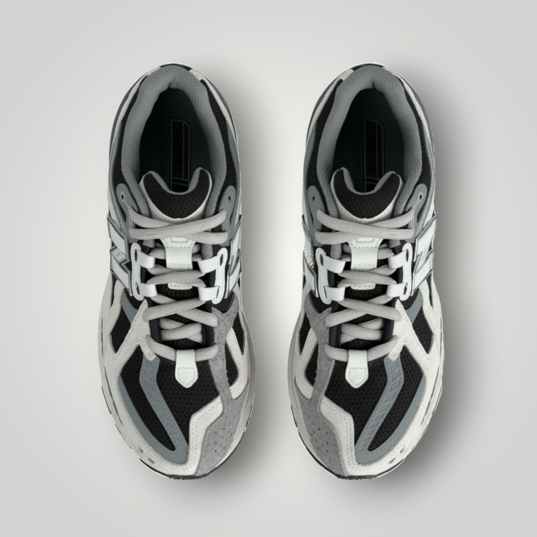 NDO Clothing New Balance U1906 Sneaker in Taupe und Schwarz mit Mesh-Obermaterial und Schnürung in der Draufsicht