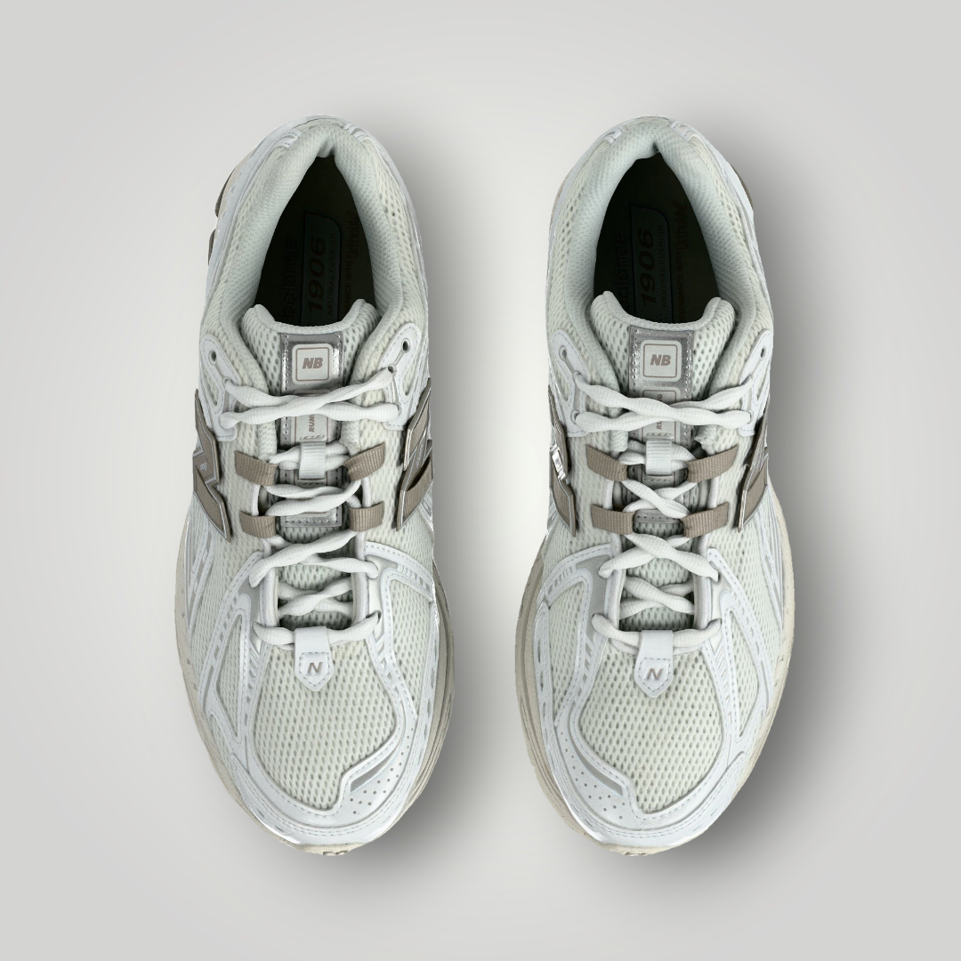 NDO Clothing New Balance U1906 Sneaker in Weiß und Arid Stone aus Mesh und Leder mit Schnürung, Draufsicht