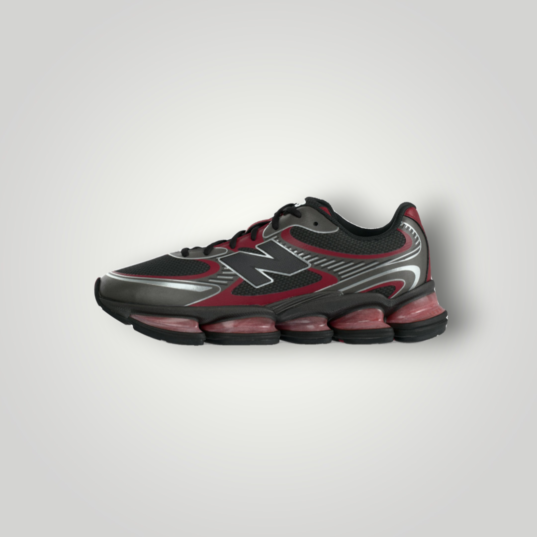 NDO Clothing New Balance U2000 Sneaker in Schwarz und Podium-Rot mit Mesh-Obermaterial und markanter Dämpfungssohle