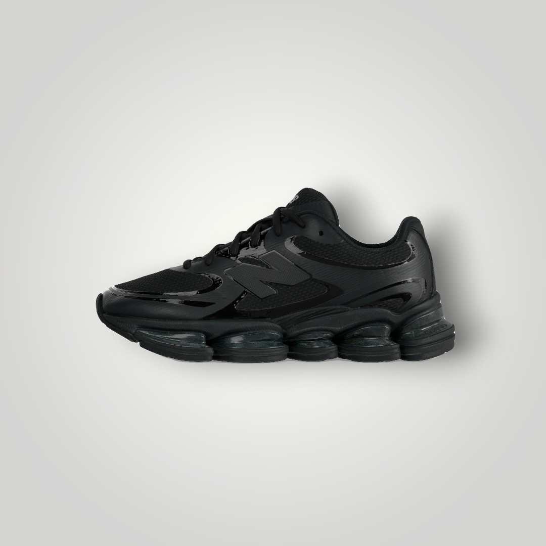 NDO Clothing New Balance U2000 Unisex Sneaker in Schwarz mit Mesh-Obermaterial und markanter Dämpfungssohle