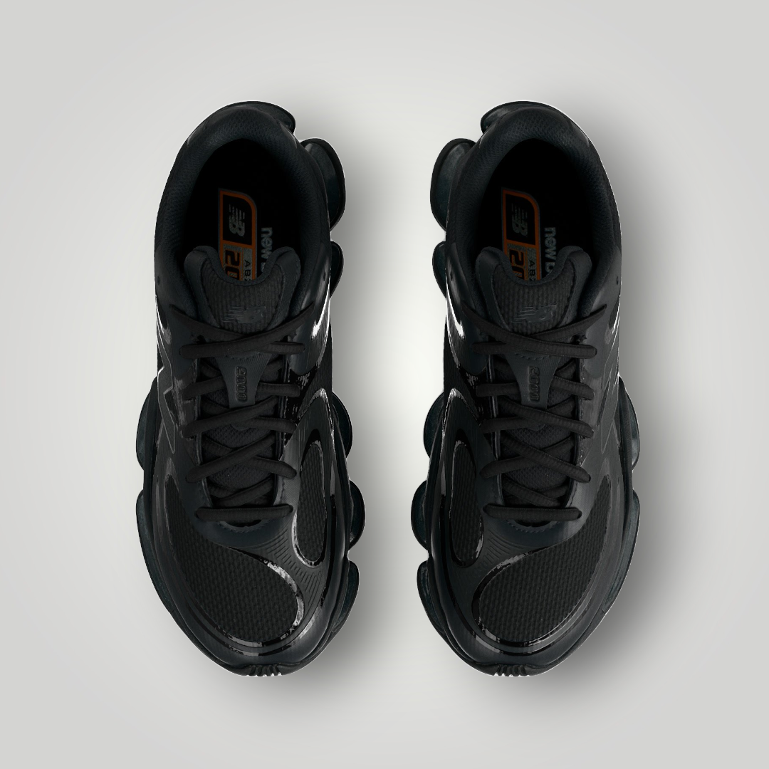 NDO Clothing New Balance U2000 Unisex Sneaker in Schwarz aus Mesh und Synthetik mit Schnürung in der Draufsicht