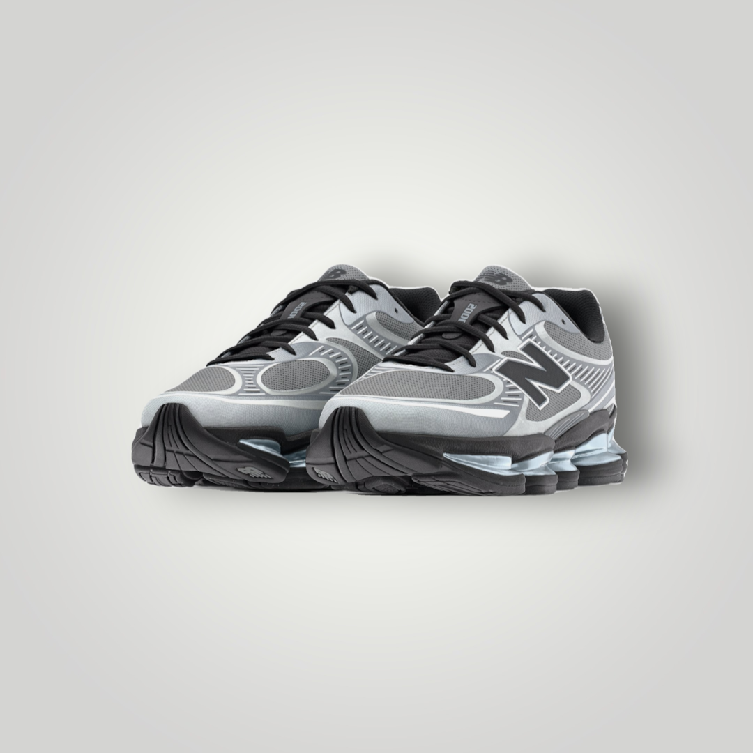 NDO Clothing New Balance U2000 Sneaker in Schiefergrau und Silber mit Mesh-Obermaterial und Schnürung
