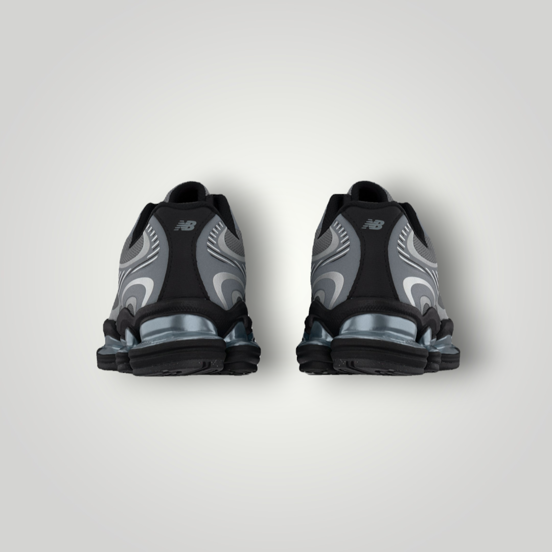 NDO Clothing New Balance U2000 Sneaker in Schiefergrau und Metallic-Silber mit Mesh-Details und Fersenlasche