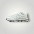 NDO Clothing New Balance U2000 Sneaker in Weiß und Silber mit Mesh-Obermaterial und markanter Dämpfungssohle