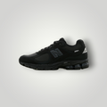NDO Clothing New Balance U2002 Unisex Sneaker in Schwarz mit Mesh- und Leder-Details sowie N-Ergy Dämpfung