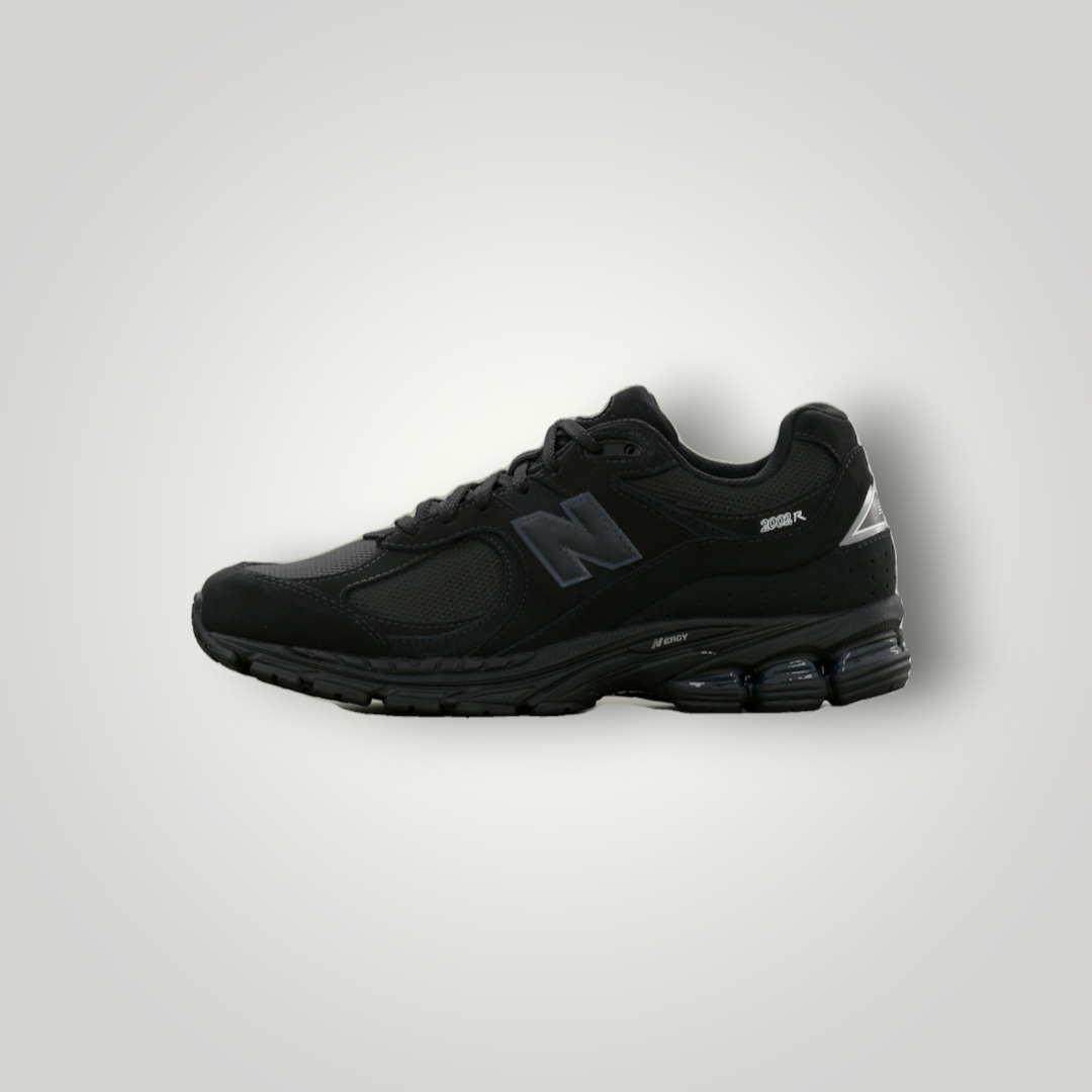 NDO Clothing New Balance U2002 Unisex Sneaker in Schwarz mit Mesh- und Leder-Details sowie N-Ergy Dämpfung
