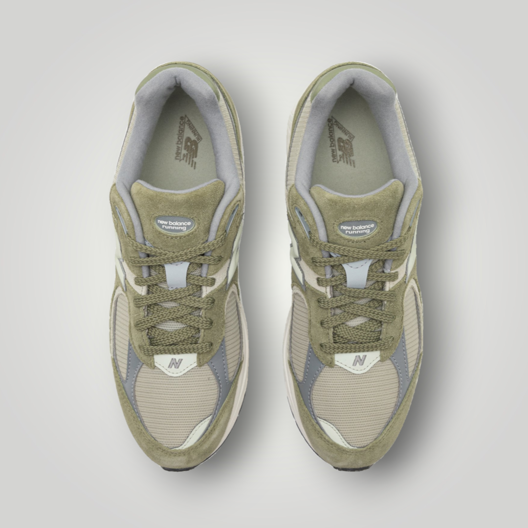 NDO Clothing New Balance U2002 Sneaker in Dunkeloliv aus Leder und Mesh mit Schnürung, Draufsicht