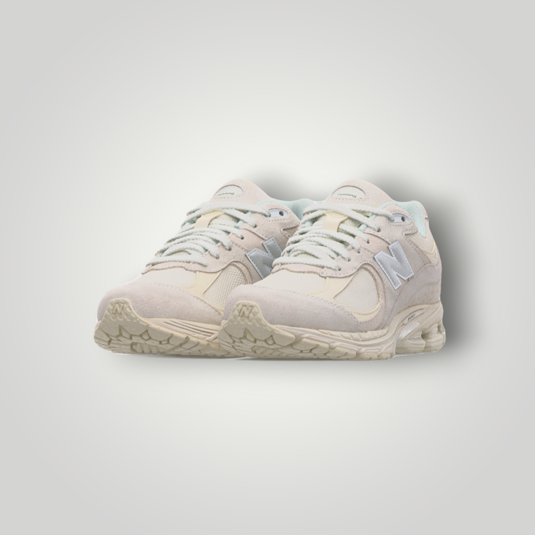 NDO Clothing New Balance U2002 Sneaker in Sea Salt und Silber mit Mesh- und Wildleder-Details