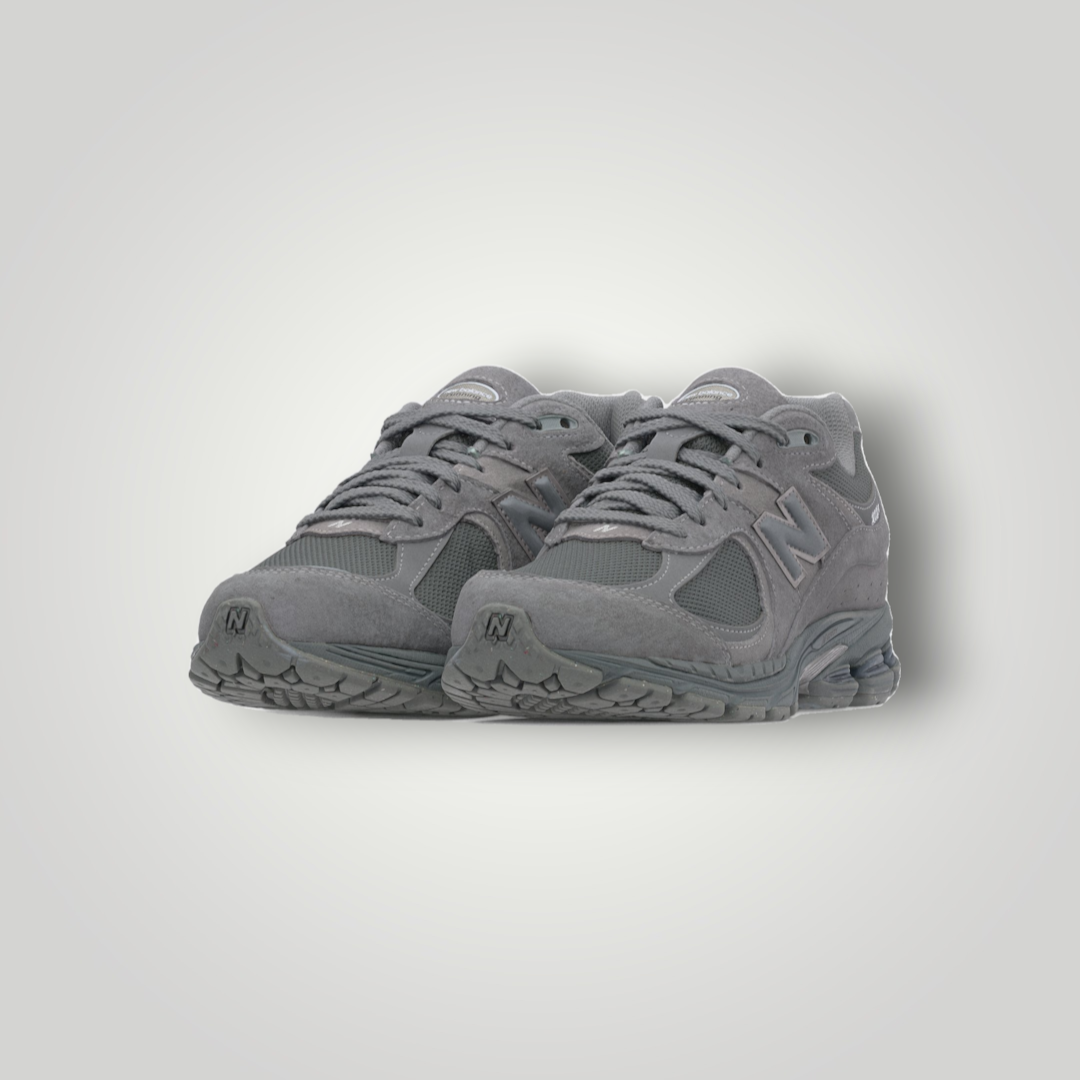 NDO Clothing New Balance U2002 Sneaker in Schiefergrau aus Wildleder und Mesh mit robuster Gummisohle