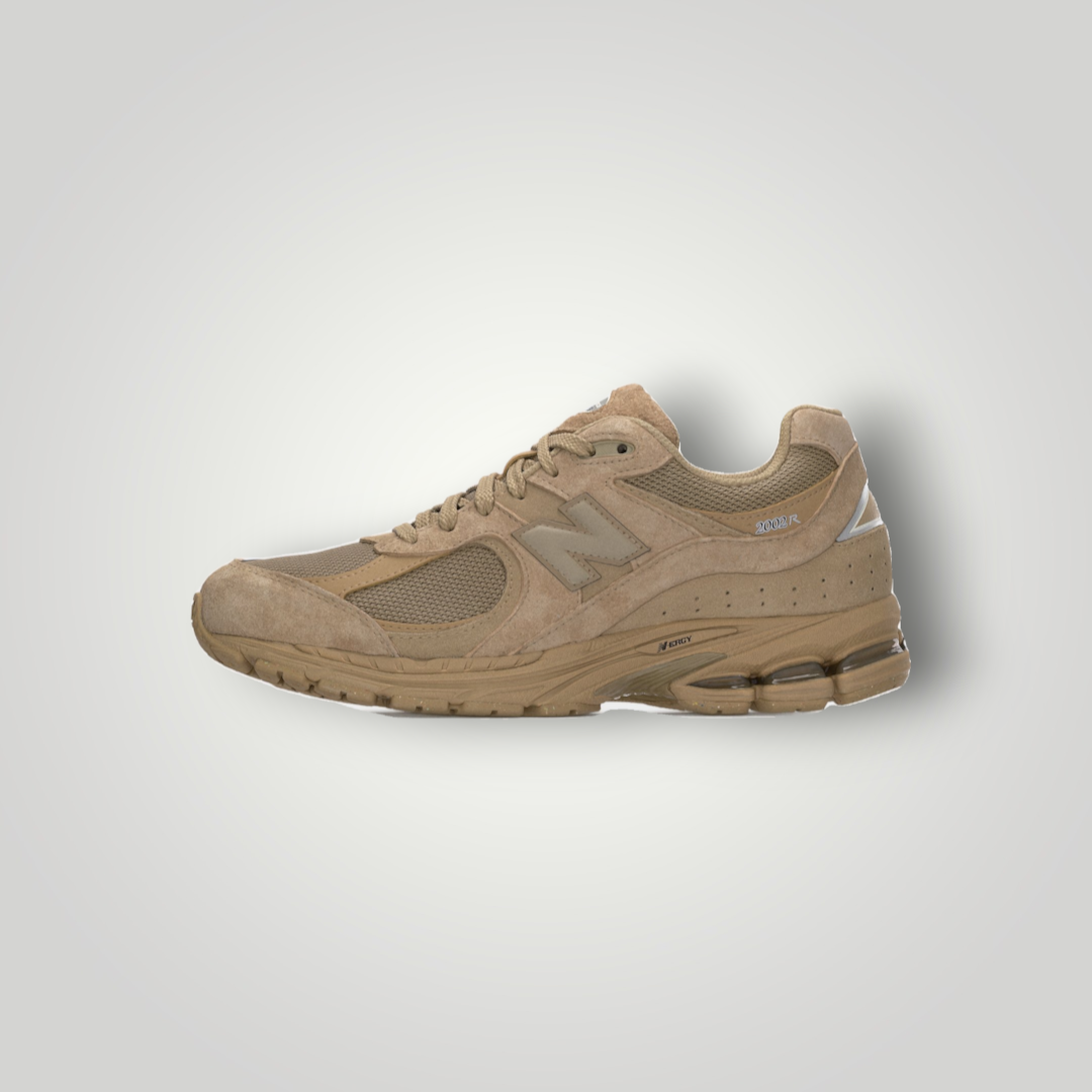 NDO Clothing New Balance U2002 Sneaker in Stoneware mit Wildleder- und Mesh-Details sowie silbernen Akzenten