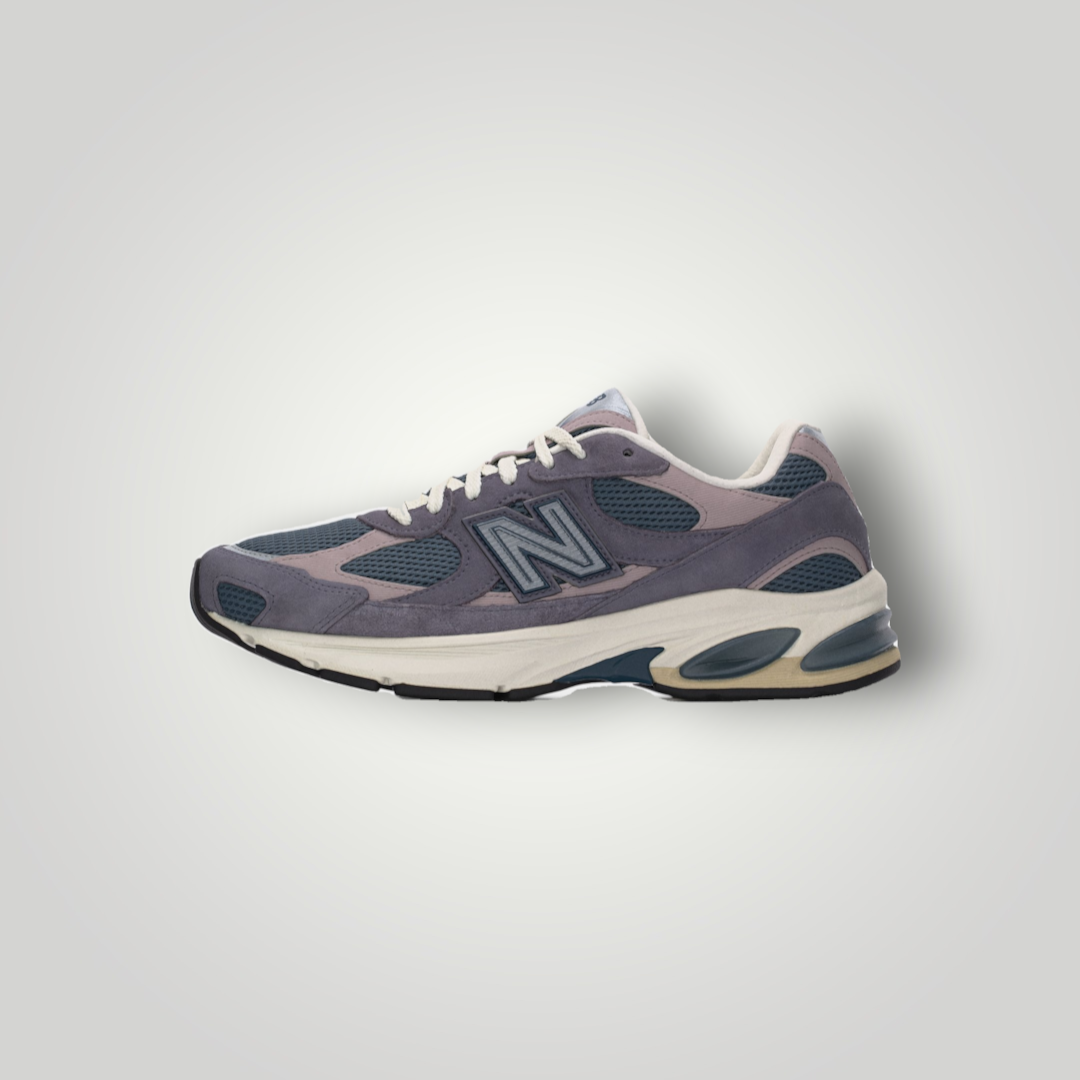 NDO Clothing New Balance Sneaker in Neptune Grey und Shadow Blue aus Mesh und Wildleder mit flacher Sohle