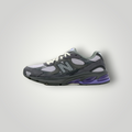 NDO Clothing New Balance Sneaker in Neptune Grey und Violett mit Mesh- und Wildleder-Details sowie Abzorb-Dämpfung