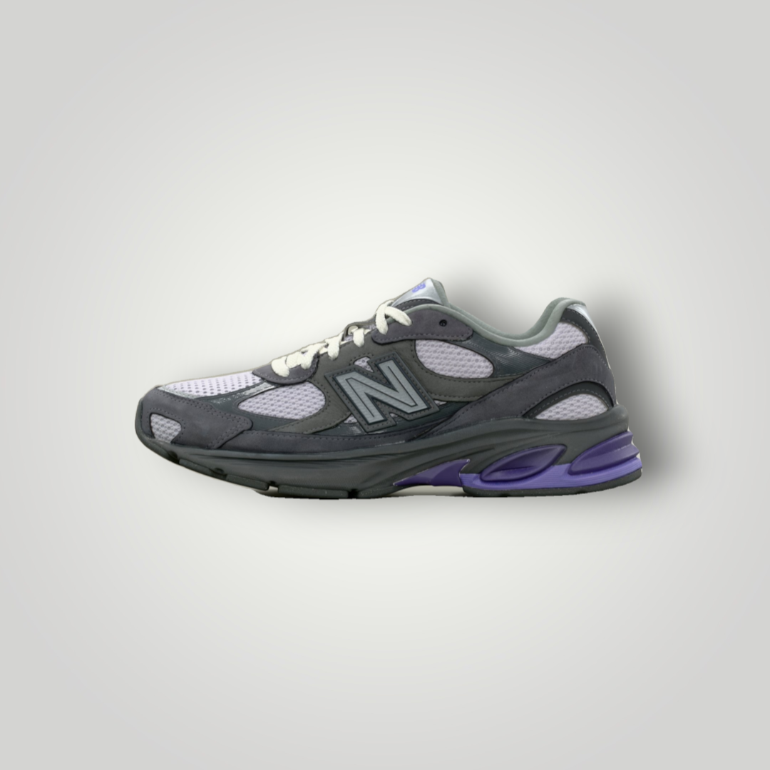 NDO Clothing New Balance Sneaker in Neptune Grey und Violett mit Mesh- und Wildleder-Details sowie Abzorb-Dämpfung