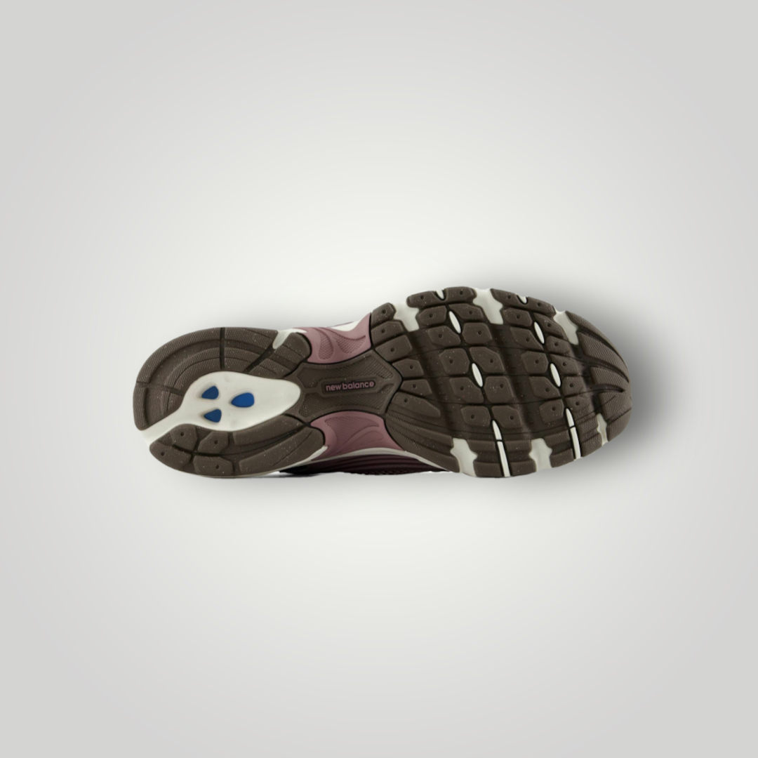 NDO Clothing New Balance U530 Sneaker Sohle in Braun und Beige mit rutschfestem Profil und blauem Detail