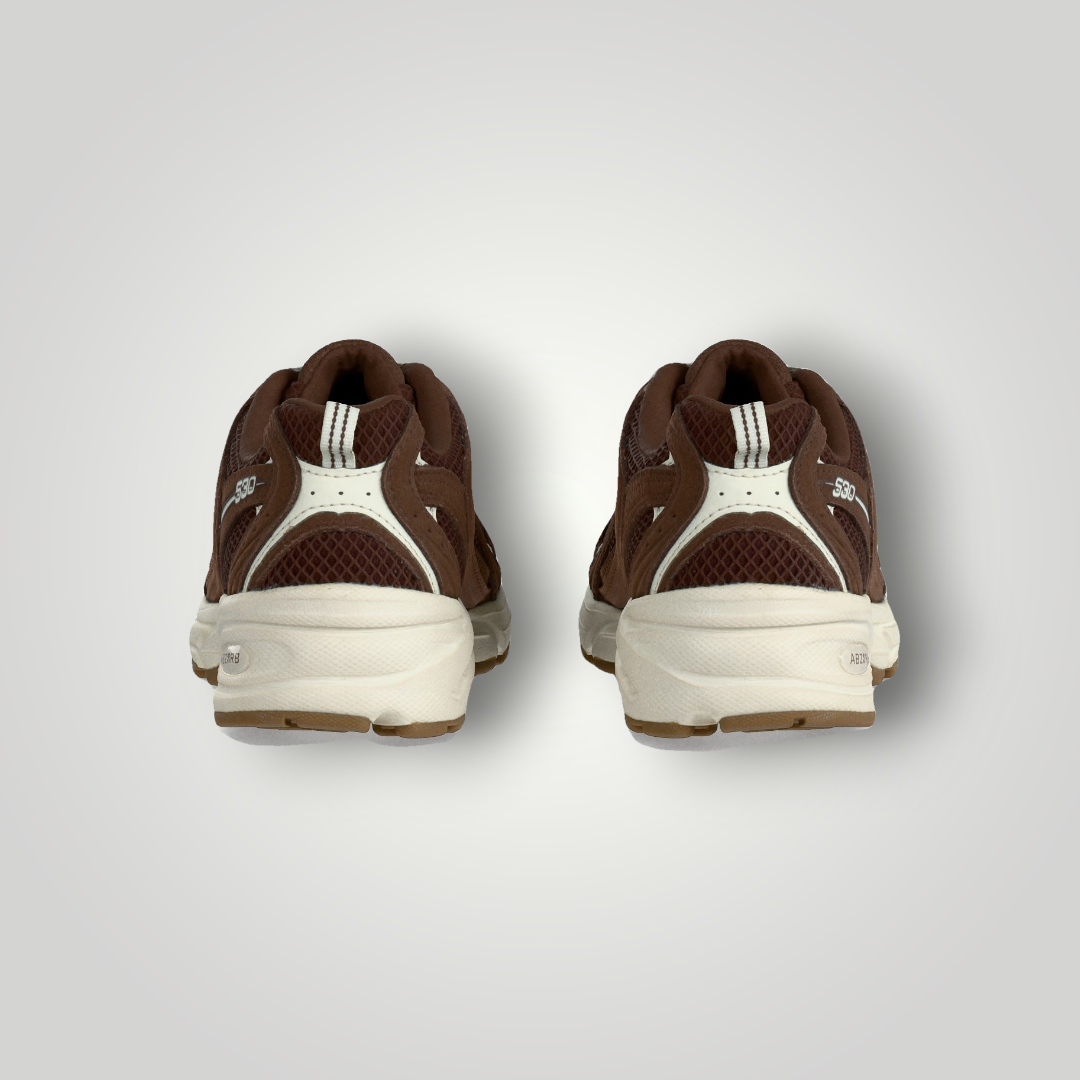 NDO Clothing New Balance U530 Sneaker in Braun und Sea Salt, Rückansicht mit Mesh-Details und ABZORB-Sohle.