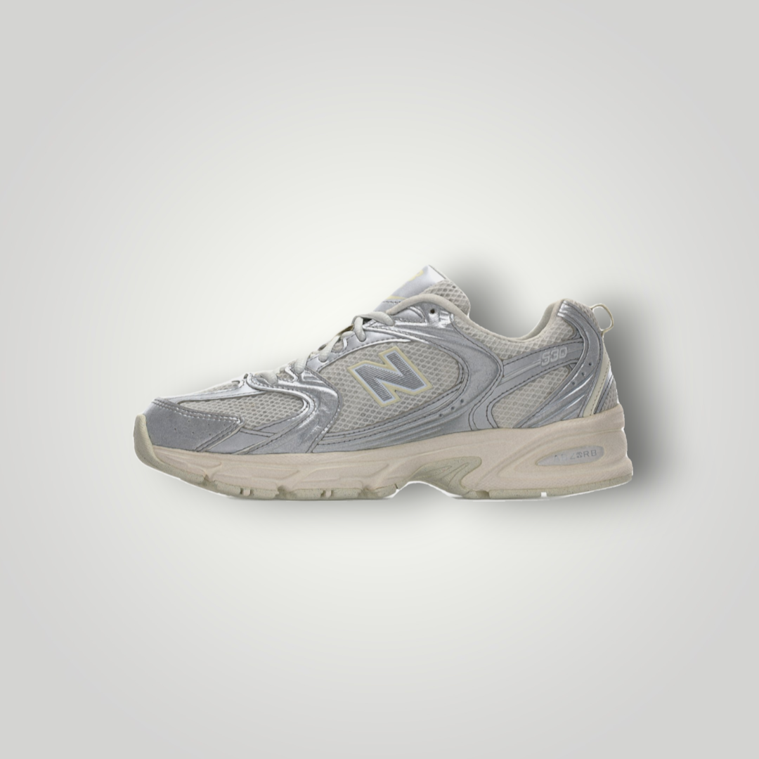 NDO Clothing New Balance U530 Sneaker in silberner Metallic-Optik mit Mesh-Einsätzen und flacher Sohle