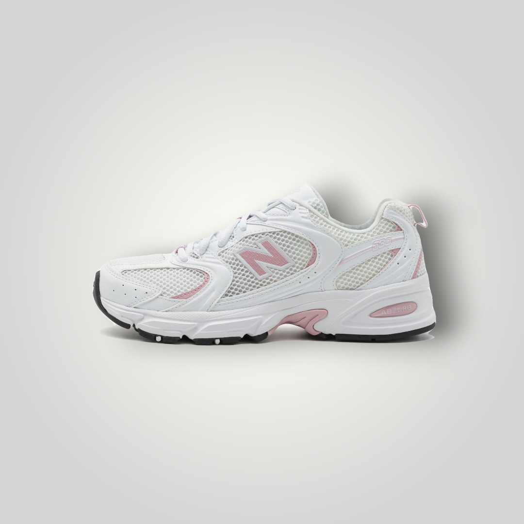 NDO Clothing New Balance U530 Sneaker in Weiß mit Mesh-Obermaterial, rosa Akzenten und ABZORB-Dämpfung